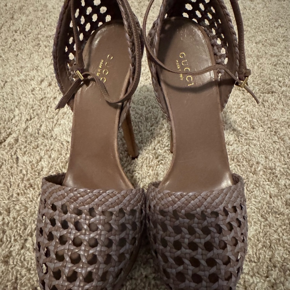 Authentic New Gucci Women's Tan Woven Heels